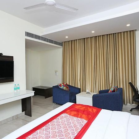 Oyo 8132 Hotel Kukreja Dehradun Eksteriør bilde