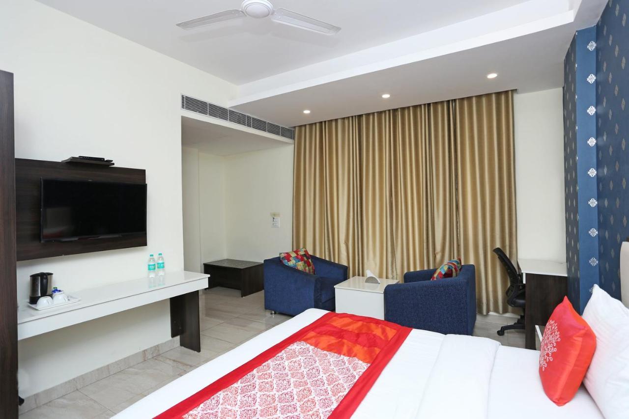 Oyo 8132 Hotel Kukreja Dehradun Eksteriør bilde