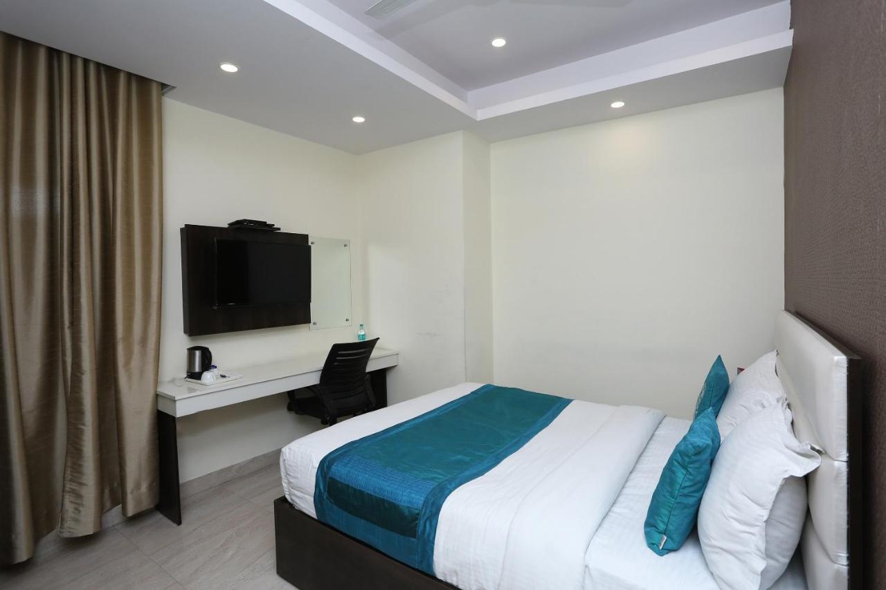 Oyo 8132 Hotel Kukreja Dehradun Eksteriør bilde